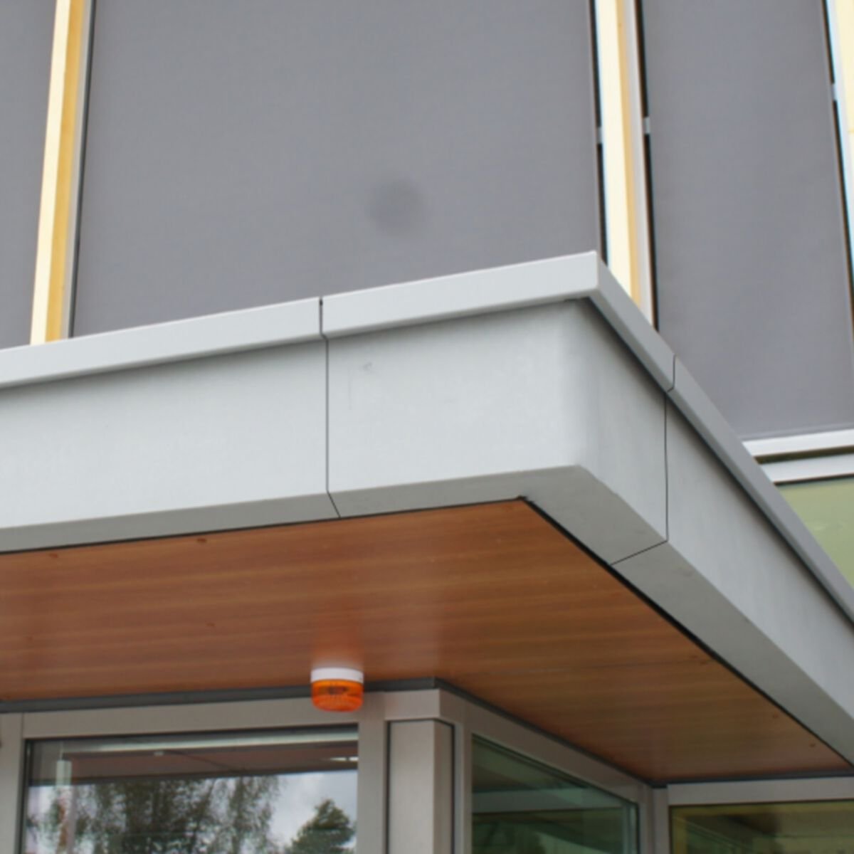 Singular Corner Pieces